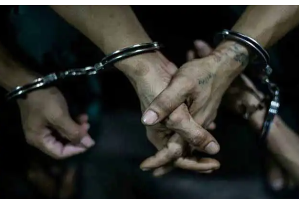 யாழ். சாவகச்சேரியில் 10 பேர் கைது! | 10 People Arrested In Chavakachcheri Jaffna