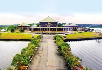 පාර්ලිමේන්තුවේ පහල මාලයේ බඩු හදිසියේම ආරක්ෂිත තැන්වලට ගෙන යයි.. දැඩි අවධානම් තත්ත්වයක්..