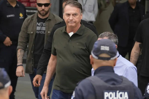 பிரேசிலின் முன்னாள் ஜனாதிபதி பொலிஸ் காவலில்... | Brazil S Ex President Detained By Police