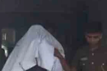 පොලීසිය ඇතුළේදීම අමුතු සෙල්ලමක් දැමූ පුද්ගලයා