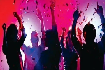 சுற்றிவளைக்கப்பட்ட இரகசிய முகநுால் விருந்து! 9 யுவதிகள் உட்பட 34 பேர் கைது