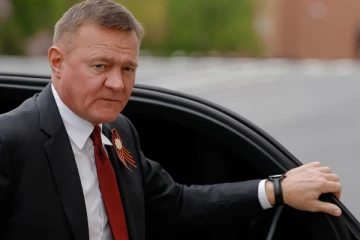 பதவி நீக்கப்பட்ட சில மணி நேரத்தில் காருக்குள் சடலமாக கிடந்த ரஷ்ய அமைச்சர்