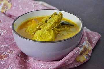 கோழி குழம்பு தேங்காய் பால் சேர்த்து இப்படி செய்து பாருங்க! சுவை வேற லெவல்ல இருக்குமாம்