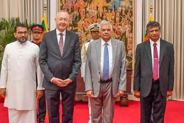 உயர்ஸ்தானிகர்கள் மூவரும் தூதுவர்கள் ஏழு பேரும் நற்சான்றிதழ்களைக் கையளித்த ஜனாதிபதி!