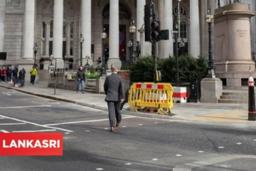 இதற்காக தான் என் ஆடைகளை களைந்தேன்! லண்டன் சாலையில் நிர்வாணமாக ஓடிய நபரால் ஏற்பட்ட அதிர்ச்சி