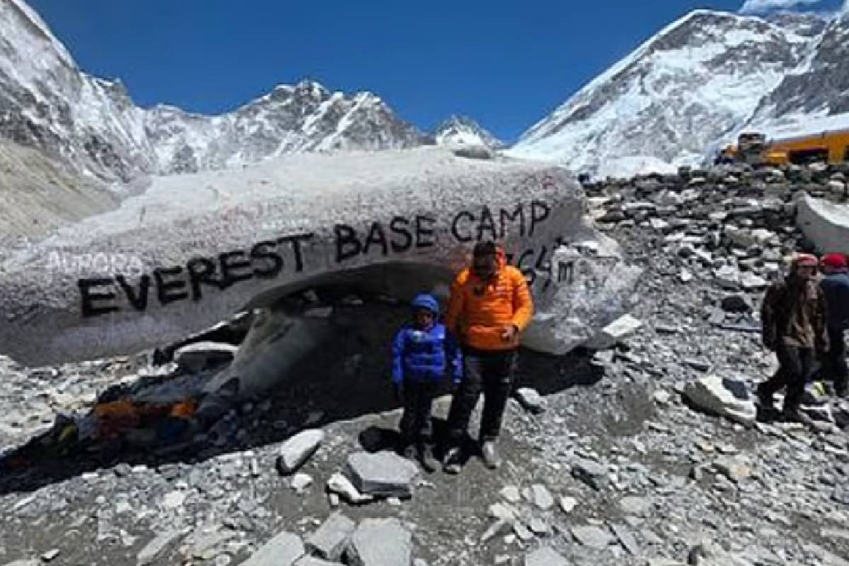 எவரெஸ்ட் மலை அடிவாரத்தில் 6 வயது சிறுமி! சாதனை | 6 Year Old In Everest