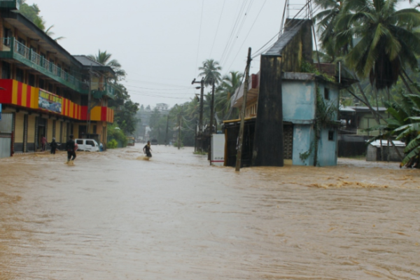 வெள்ளநீரில் விளையாட வேண்டாம் ; மக்களின் அலட்சியத்தால் அதிகரிக்கும் ஆபத்து | Do Not Play In Floodwater