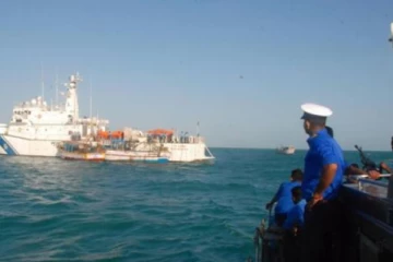 இந்திய கடற்தொழிலாளர்களை இரும்பு கம்பியால் தாக்கிய இலங்கை கடற்படை!