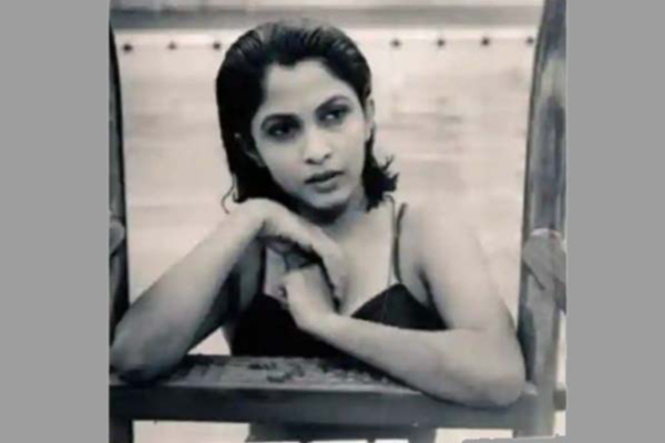 நீச்சல் உடையில் நடிகை ரம்யாகிருஷ்ணன்: புகைப்படத்தினை வைரலாக்கும் ரசிகர்கள் | Ramyakrishnan Old Photo Trending