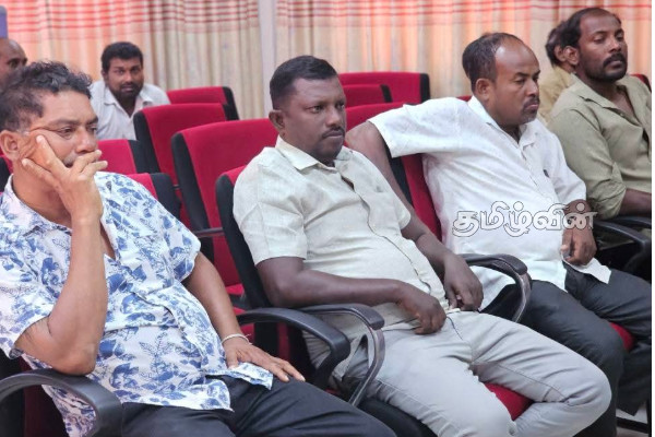 முல்லைத்தீவு மாவட்ட கடற்றொழிலாளர்களுக்கும் அமைச்சர் சந்திரசேகருக்கும் இடையே விசேட சந்திப்பு | Fisheries Mp Holds Meet Mullaitivu Fishermens