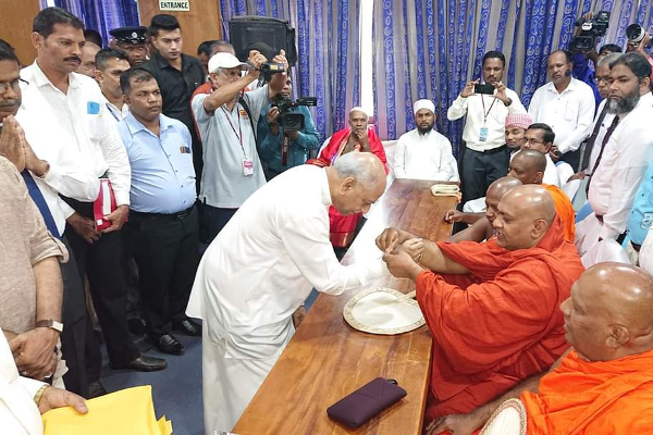 13ஆவது திருத்தச் சட்டம் குறித்து ஏன் பிரதமரிடம் கேள்வி கேட்டீர்கள்..! ஊடகவியலாளரிடம் விவாதம் (Video) | 13Th Amendment Act Prime Minister In Batticaloa