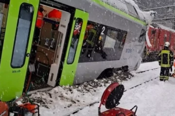 சுவிட்சர்லாந்தில் திடீர் பனிச்சரிவால் 80 பேருடன் தடம் புரண்ட ரயில்