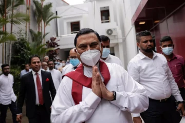 இரட்டைக் குடியுரிமை தொடர்பில் பசில் அதிரடி முடிவு