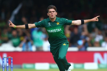 IPL ஏலத்தில் 200 கோடிக்கு விலை போகும் பாகிஸ்தான் வீரர்? கலாய்த்து தள்ளும் நெட்டிசன்கள்