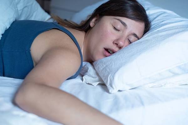 தூக்கத்தின் போது குறட்டை விடுவது எந்த நோயின் அறிகுறி தெரியுமா? | Snoring During Sleep Is A Symptom Of Which Disease