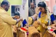 மாலையும் கழுத்துமாக நிற்கும் புதுமண தம்பதி! உச்சக்கட்ட கொண்டாட்டத்தில் மஹாலட்சுமி - ரவீந்தர் ஜோடி