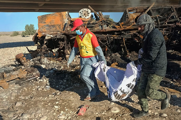 பாகிஸ்தானில் பேருந்து கவிழ்ந்து விபத்து! 13 பேர் உயிரிழப்பு | Pakistan Bus Accident Death பாகிஸ்தானில் பேருந்து கவிழ்ந்து விபத்து! 13 பேர் உயிரிழப்பு | Pakistan Bus Accident Death