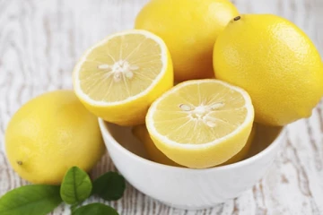 வாழ்நாள் முழுவதும் நுரையீரல் பிரச்சினை வராமல் இருக்கணுமா? படுக்கையறையில் எலுமிச்சை பழம்