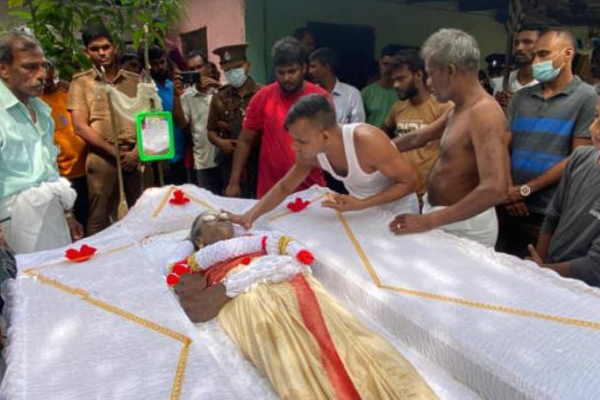 தாயின் இறுதிக்கிரிகைக்கு வந்த தமிழ் அரசியல் கைதி! மனதை கலங்கடித்த சம்பவம் | Tamil Political Prisoner Came His Mother S Funeral