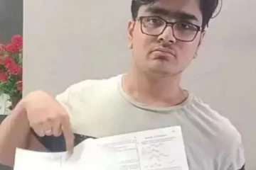 நீட் எழுதியும் கண்ணீர் விடும் மாணவன் - என்னதான் நடக்கிறது நீட் தேர்வில்? மோசடியா, சதியா?