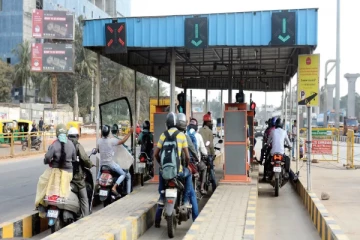 இரு சக்கர வாகனங்களுக்கு சுங்க கட்டணமா? நெடுஞ்சாலைத்துறை அமைச்சர் விளக்கம்