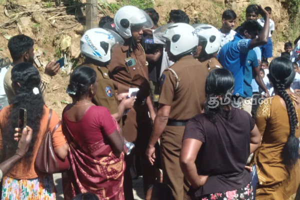 கம்பளையில் பிரதேச சபை உறுப்பினருக்கு எதிராக போராட்டத்தில் ஈடுபட்ட பாடசாலை சமூகத்தினர் | Tholasbaghe Tamil Vidyalaya Student Protest கம்பளையில் பிரதேச சபை உறுப்பினருக்கு எதிராக போராட்டத்தில் ஈடுபட்ட பாடசாலை சமூகத்தினர் | Tholasbaghe Tamil Vidyalaya Student Protest