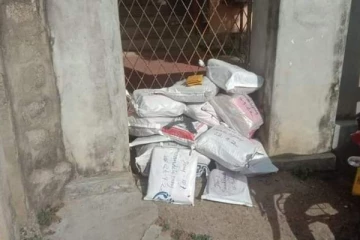 சண்டிலிப்பாய் கோட்டக்கல்வி அலுவலகத்தின் வாசலில் வீசப்பட்டிருந்த பரீட்சை வினாத்தாள்: மக்கள் விசனம்