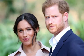 மனைவி, பிள்ளைகளைவிட்டு தனியே செல்லும் இளவரசர் ஹாரி!