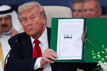 கையெழுத்தானது காசா போர் நிறுத்த ஒப்பந்தம் ; பெரும் மகிழ்ச்சியில் ட்ரம்ப்