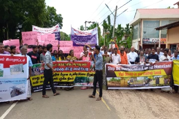 சிறிலங்கா படையே வெளியேறு - வடக்கு கிழக்கு எமது நிலம் - சற்று முன்னர் ஆரம்பமானது மாபெரும் கண்டன போராட்டம்!