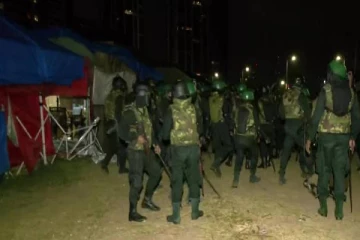 நள்ளிரவில் போராட்டக்காரர்களின் கூடாரங்களை அகற்றிய இராணுவம்! கொழும்பில் பதற்ற நிலை