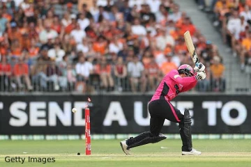 பிக் பாஷ் இறுதிப்போட்டி: 132 ஓட்டங்களுக்கு ஆல்அவுட் ஆன ஸ்மித் படை