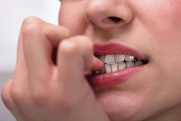 நகம் கடிக்கும் பழக்கம் கொண்டவரா நீங்கள்? ஆபத்தை அறிந்துகொள்ளுங்கள்