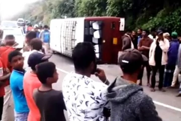 வீதியை விட்டு விலகிய பேருந்து ; பயணித்தவர்களின் நிலை என்ன