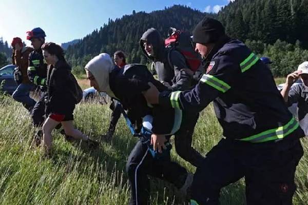 மலைப் பகுதியில் ஏற்பட்ட நிலச்சரிவில் 11 பேர் உயிரிழப்பு | 11 People Died In A Landslide In The Mountain Area