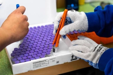 வெள்ளிக்கிழமை முதல் இவர்கள் தடுப்பூசி எடுத்துக் கொள்ளலாம்: சுவிஸ் சுகாதாரத் துறை