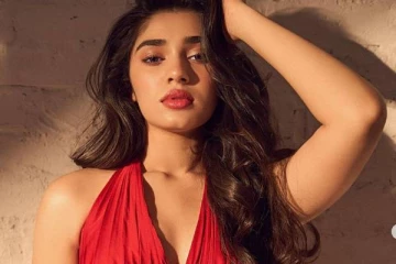 ஜிகினமணியில் ஆடை!! 20 வயதான விஜய் சேதுபதி ரீல் மகள் கிருத்தி செட்டியில் புகைப்படம்..