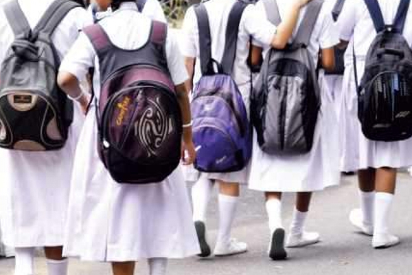 போலியான கையெழுத்தைப் பயன்படுத்தி 180 இற்கும் அதிகமான மாணவிள் பாடசாலையில் இணைப்பு | 180 Female Students N School Using Fake Signature