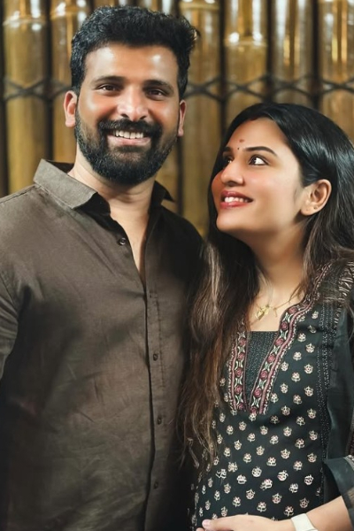 சுந்தரி சீரியல் புகழ் நடிகை ஸ்ரீ கோபிகாவிற்கு அழகாக நடந்து முடிந்த சீமந்தம்... போட்டோஸ் இதோ | Sundari Serial Actress Shree Gopika Baby Shower