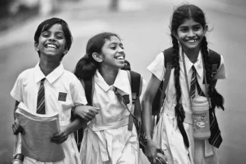 மரத்தில் கட்டி வைக்கப்பட்டிருந்த நிலையில் 10 வயது சிறுமி மீட்பு