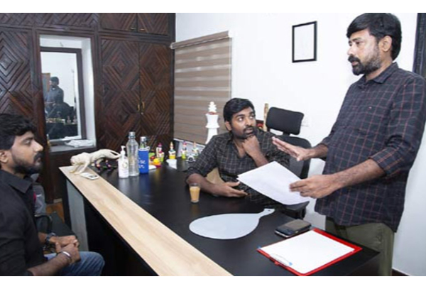 தளபதி விஜய் போல் நடிக்கும் விஜய் சேதுபதி.. அதுவும் யாருடைய படத்தில் தெரியுமா | Vijay Sethupathi Acting Like Vijay In Master