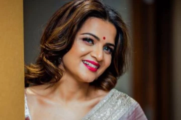 தொகுப்பாளினி டிடியின் கலக்கல் இன்ஸ்டா புகைப்படங்கள் ஒரு பார்வை