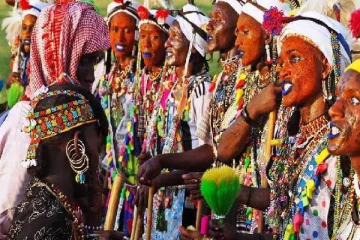 வெளிநாடொன்றில் மிக விநோதமாக நடக்கும் திருமணம்!