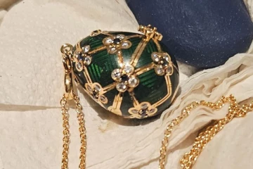 விலைமதிப்பற்ற முட்டை ஆபரணத்தை விழுங்கிய திருடன்: பொலிஸார் சொன்ன நல்ல செய்தி