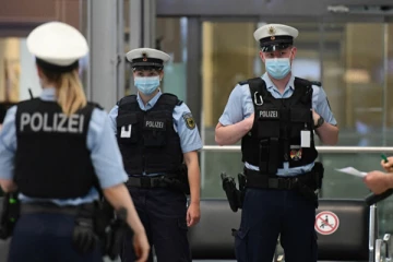 ஜெர்மன்  விமான நிலையத்தருகே   மர்மநபர் செய்த செயலால்  பரபரப்பு!