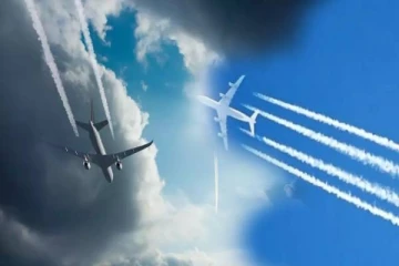 விமானங்கள் பறக்கும் போது வானில் வெள்ளை கோடுகள் தெரிவது ஏன்னு தெரியுமா?