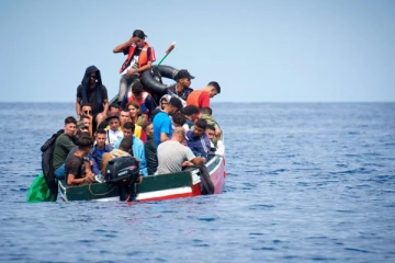 திருமண நிகழ்ச்சிக்கு சென்ற படகு: நடுக்கடலில் கவிழ்ந்ததில் 21 பேர் பரிதாபமாக உயிரிழப்பு!