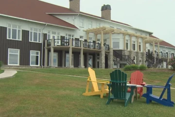 எல்லோரும் கஷ்டப்படுகிறார்கள்... குறைந்தபட்ச ஊதியத்தை அதிகரித்த கடற்கரை ரிசார்ட்