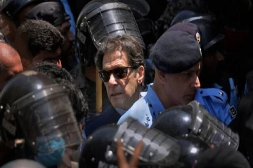 பாகிஸ்தானின் முன்னாள் பிரதமர் இம்ரான்கானை கைது செய்தவற்கான தடை நீட்டிப்பு