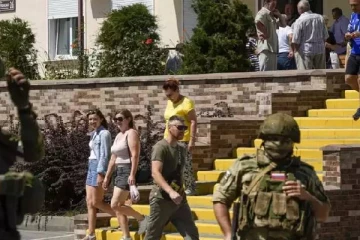 வீரர்களை ஊக்குவிக்க கவர்ச்சியான புகைப்படங்களை அனுப்பும் உக்ரைன் பெண்கள்!